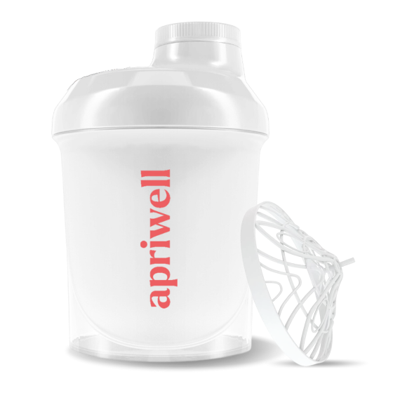 Weißer Mini-Shaker zur Zubereitung von Aprigold und Multi-Ballaststoff-Komplex, mit der Aufschrift apriwell und einem weißen Mischsieb.