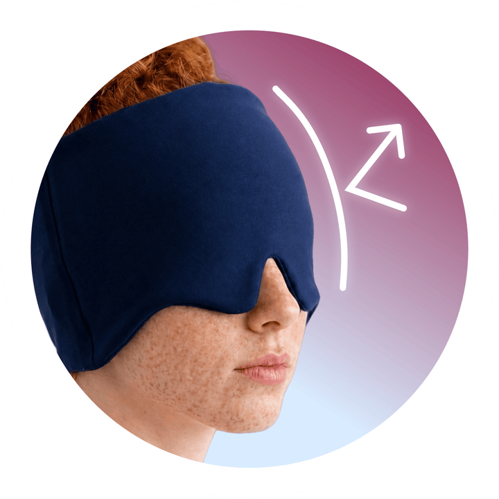 Infografik: Eine Person trägt eine dunkelblaue Maske, die Stirn und Augen vollständig bedeckt. Ein weißes grafisches Symbol aus einer gebogenen Linie und einem wegzeigenden Pfeil verdeutlicht die Funktion der Abdunkelung.