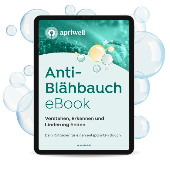 Infografik: Ein Tablet zeigt das Cover des Anti-Blähbauch eBooks von apriwell. Zu lesen sind der Titel Anti-Blähbauch eBook, die Schwerpunkte Verstehen, Erkennen und Linderung finden sowie der Zusatz Dein Ratgeber für einen entspannten Bauch. Das Design ist in ruhigen Blau- und Türkistönen mit Illustrationen von Luftblasen gestaltet. Am unteren Rand steht die Adresse apriwell.de.