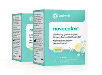 Produktbild – zeigt zwei Packungen des Produkts Novacalm. Das Produkt Novacalm lindert gasbedingte Magen-Darm-Beschwerden und normalisiert die Darmtätigkeit. Es ist in der Geschmacksrichtung Vanille erhältlich und enthält 30 Beutel Pulver zum Einnehmen ohne Wasser.