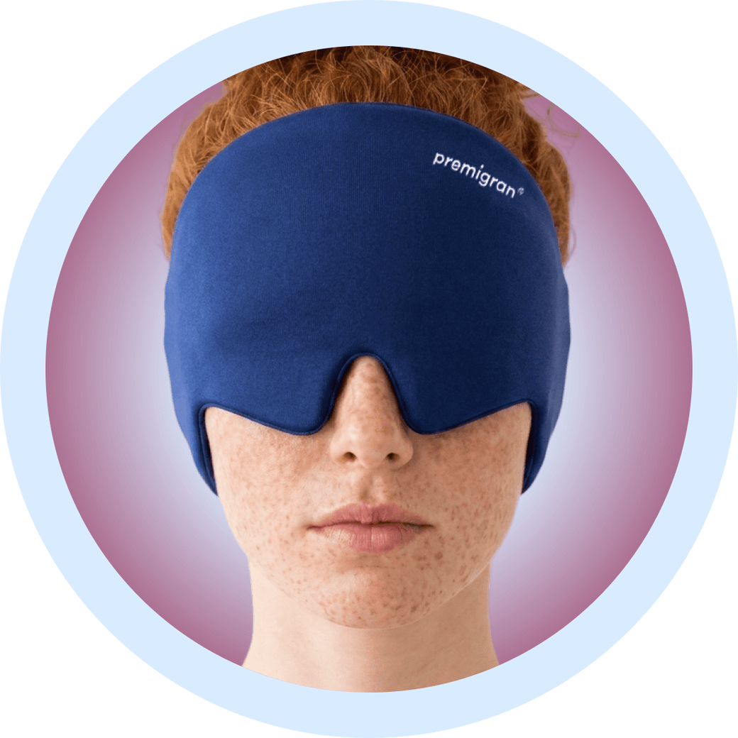 Illustration: Eine Person trägt eine dunkelblaue Kopfmaske, die Stirn und Augen umschließt. Auf der rechten Seite der Maske ist der weiße Schriftzug premigran zu sehen. Das Motiv ist in einem kreisförmigen Ausschnitt vor einem Hintergrund mit rosa und violettem Farbverlauf dargestellt.