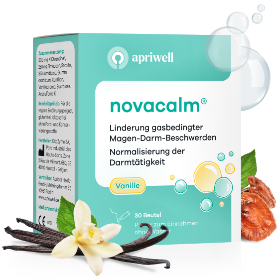 Produktbild – Eine Packung "novacalm" mit Vanillegeschmack zur Linderung gasbedingter Magen-Darm-Beschwerden und Normalisierung der Darmtätigkeit. Daneben liegen Vanilleschoten und eine Vanilleblüte.